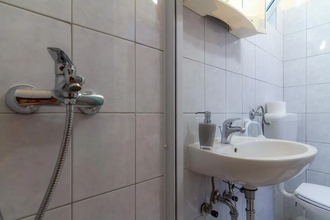Apartman Haus Maja Banjol 0*,  Croatia