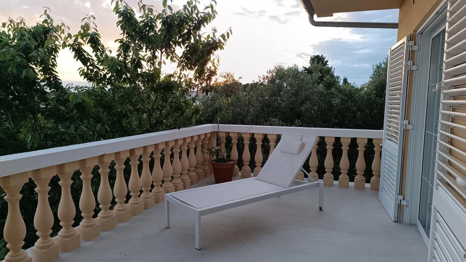 Apartman Haus Maja Banjol Hırvatistan